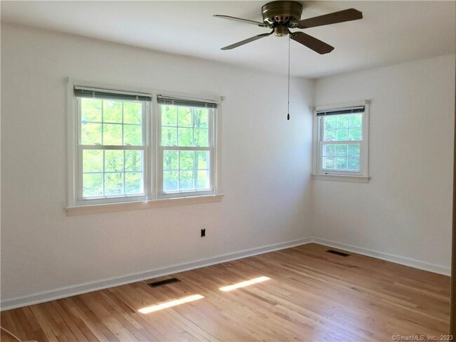 Building Photo - 52 Knapp Ln