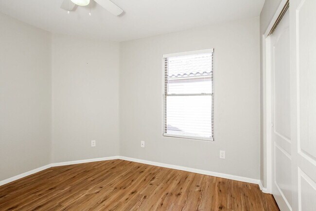 Building Photo - 11017 W Wilshire Dr