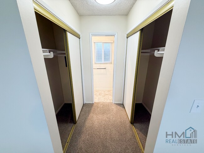 Building Photo - Homes Management - 2 Bed, 1.5 Bath Duplex ...
