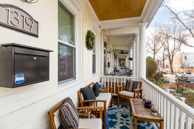 Building Photo - 1319 Corbin Pl NE