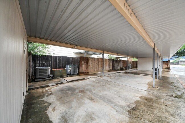 Building Photo - 14647 Perthshire Rd