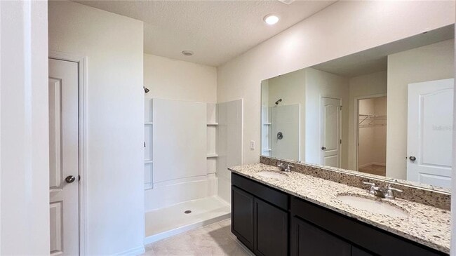 Building Photo - 487 Lily Ln