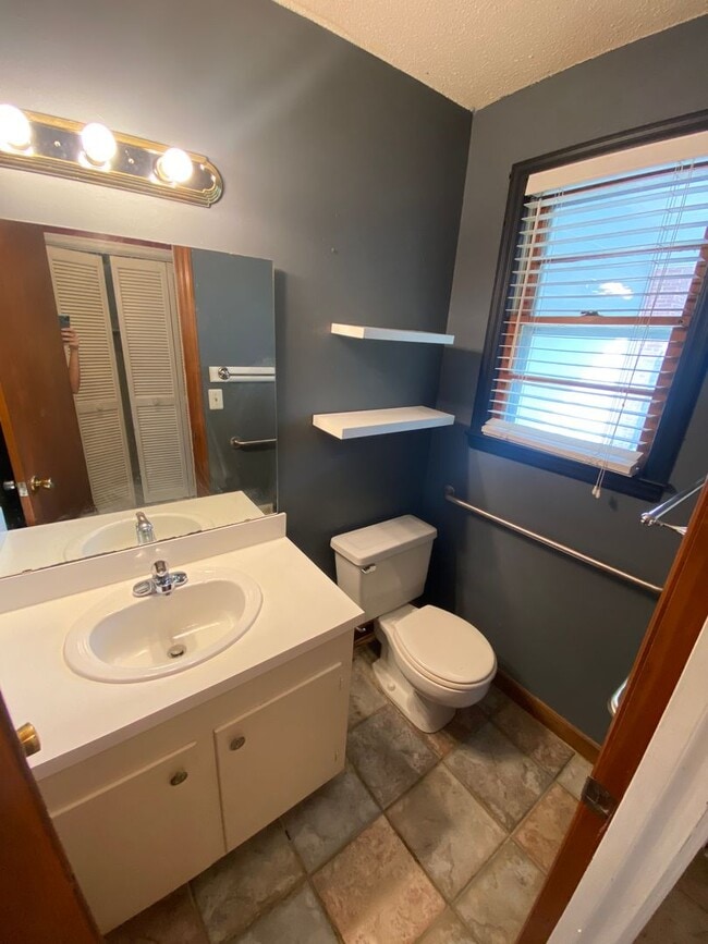 Building Photo - Cayce Home