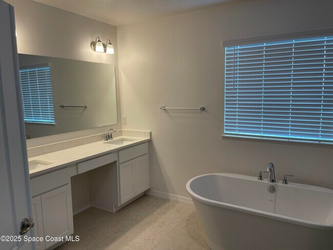 Building Photo - 2592 Pinwherry St NW