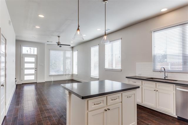 Building Photo - 402 Templeton Dr