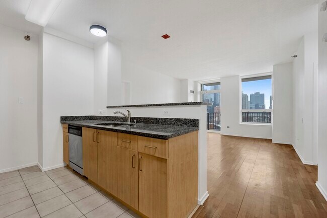 Building Photo - 600 N Kingsbury St