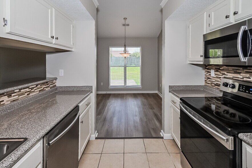 Building Photo - 6306 Magnolia Lakes Dr