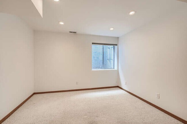 Building Photo - Beautiful Cherry Creek Home- Great Location! Low maintenance yard! Flexible Move In Date