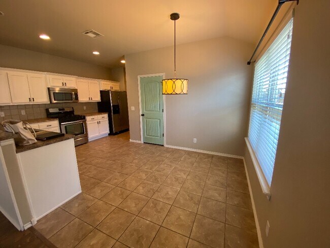 Building Photo - 15201 E 109th St N