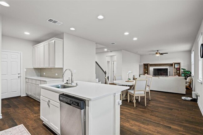 Building Photo - 7325 Loggia Pl