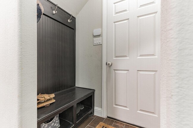 Building Photo - 14800 Belclaire Ave