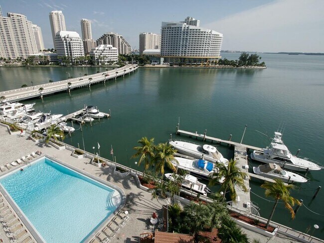 Building Photo - 905 Brickell Bay Dr