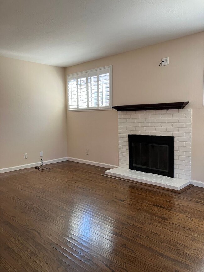 Building Photo - Nicely Updated 4-Bedroom House With Nice B...