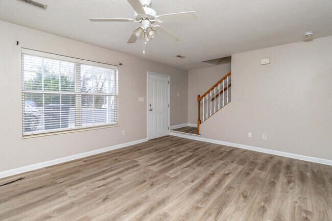 Building Photo - 836 Duchess Way