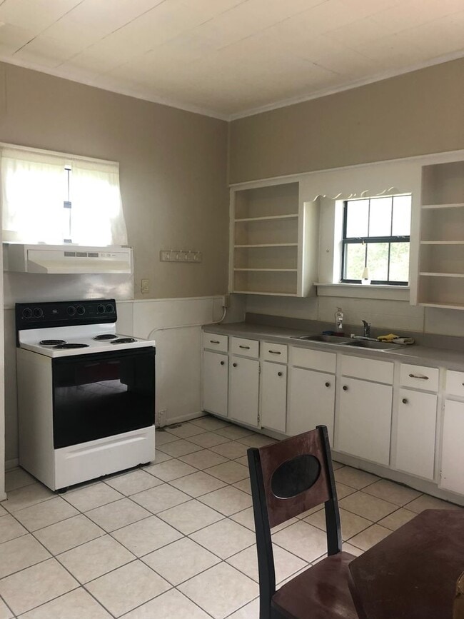 Building Photo - Two bedroom Apartment close to SHSU
