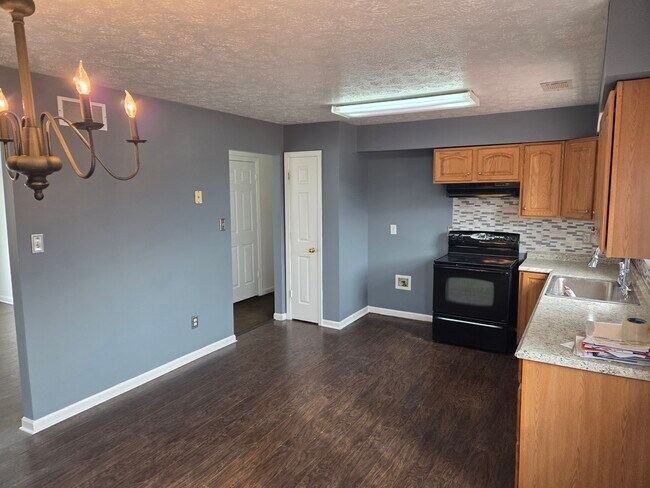 Building Photo - 618