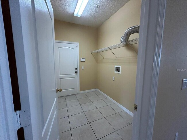 Building Photo - 10507 Eastpark Lake Dr