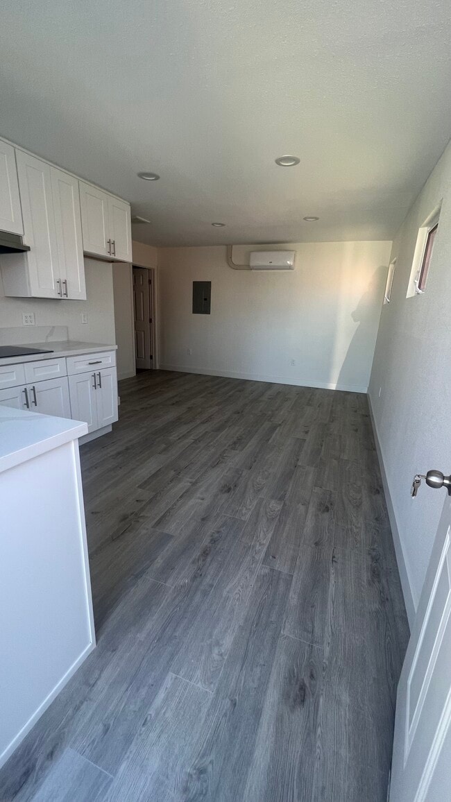 Building Photo - 731 S 45th St