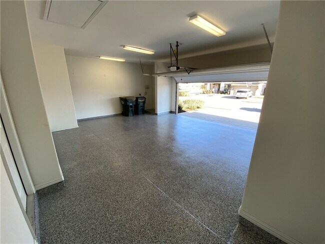 Building Photo - 425 Miracle Rose Way
