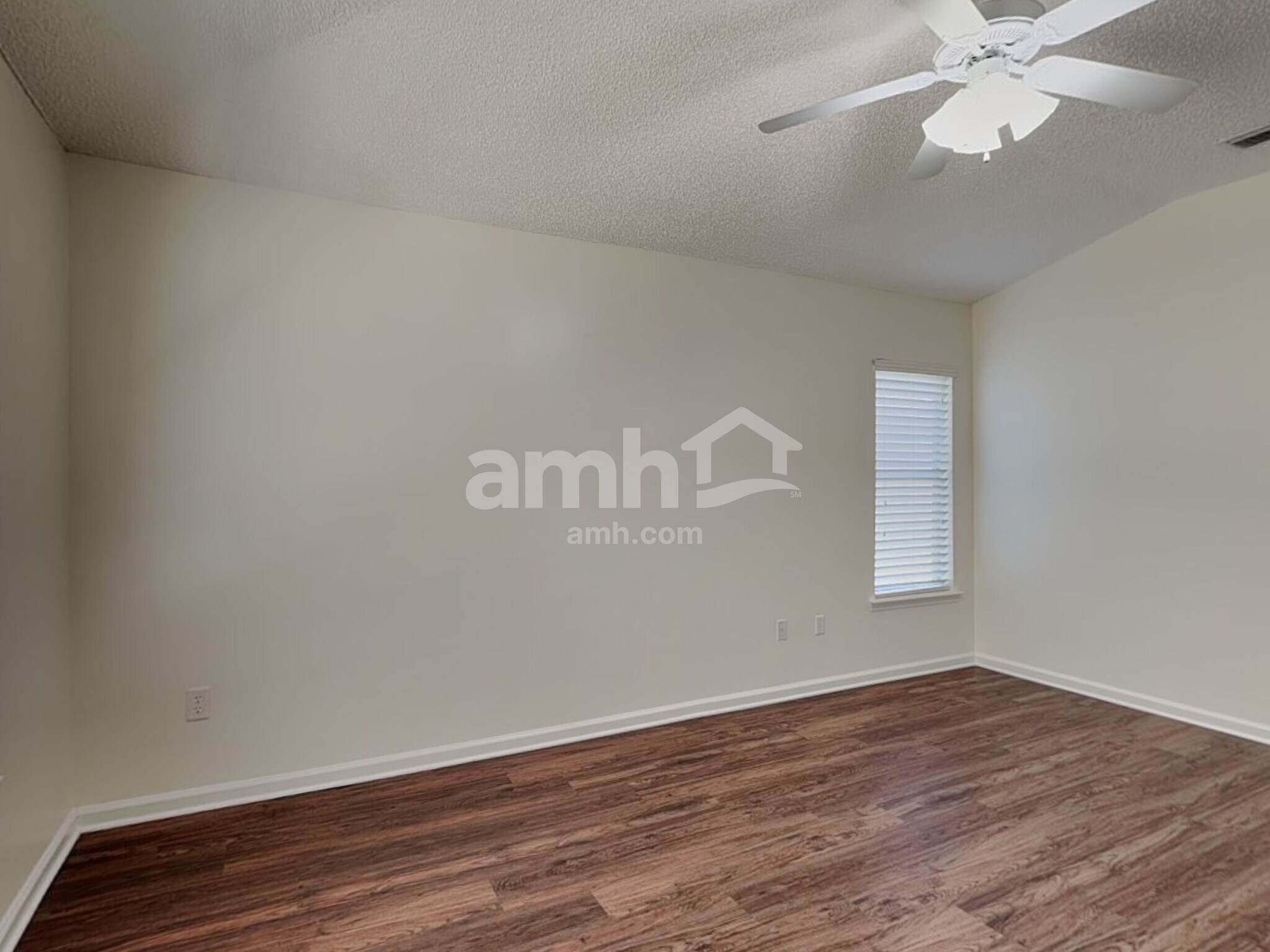 Building Photo - 5682 Shady Pine St S