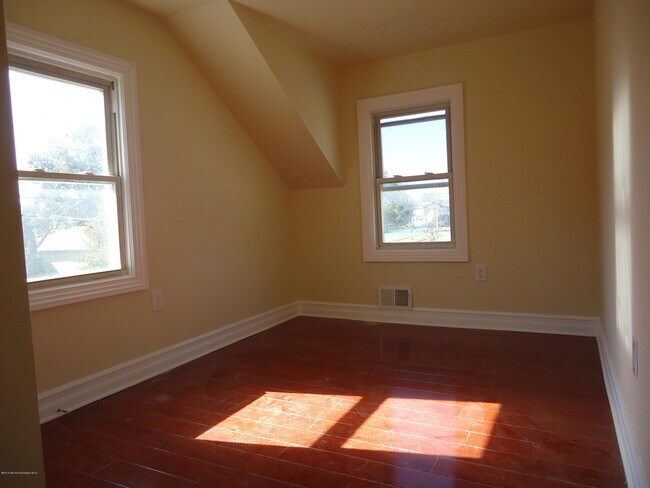 Building Photo - 113 Hibernia Ave