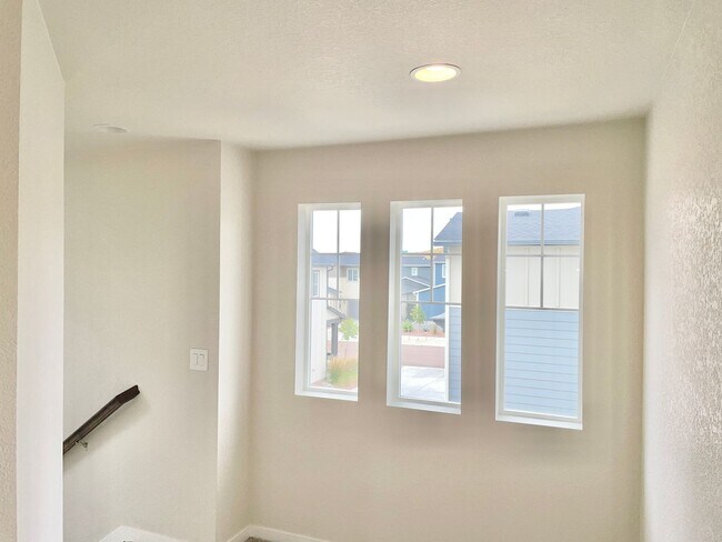 Building Photo - 5829 Spring Breeze Dr