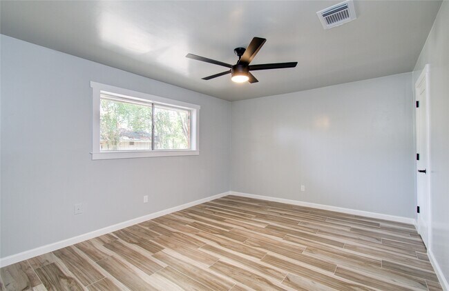 Building Photo - 1806 Cypress Dr