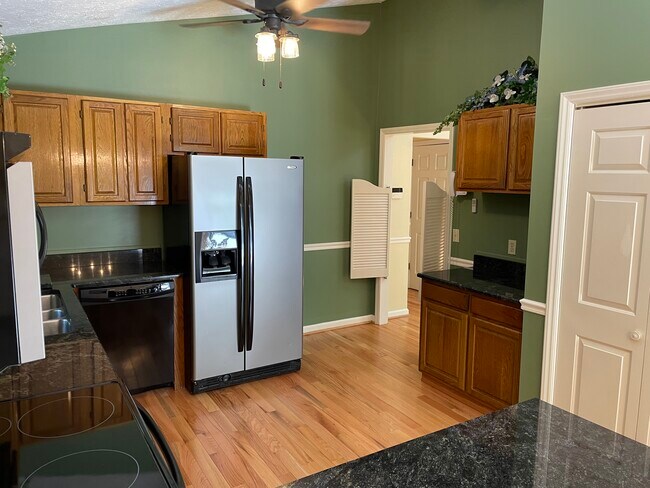 Building Photo - 283 Tanglewood Dr