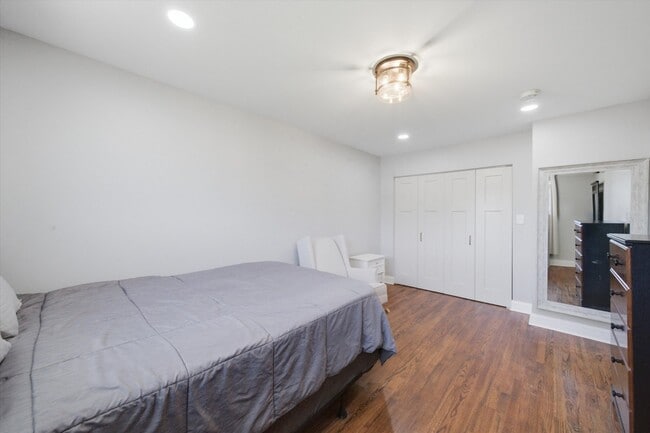 Building Photo - 607 Van Auken St