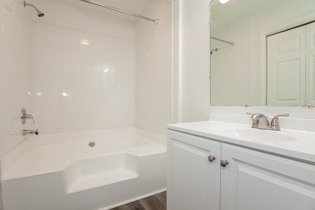 Building Photo - 2341 Castlecomer Dr