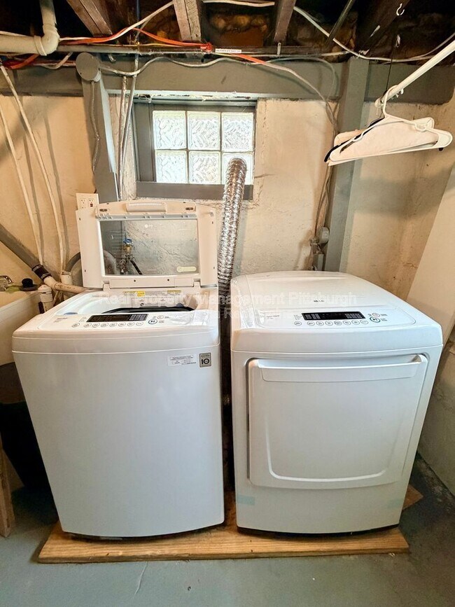 Building Photo - 1818 Kleber St