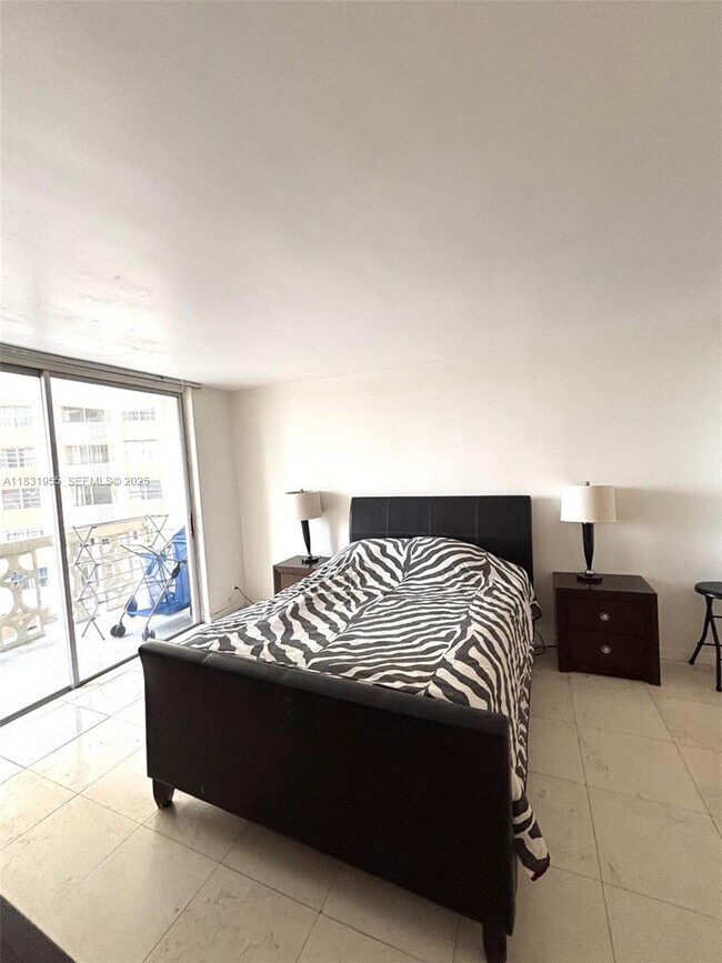 Building Photo - 1817 S Ocean Dr