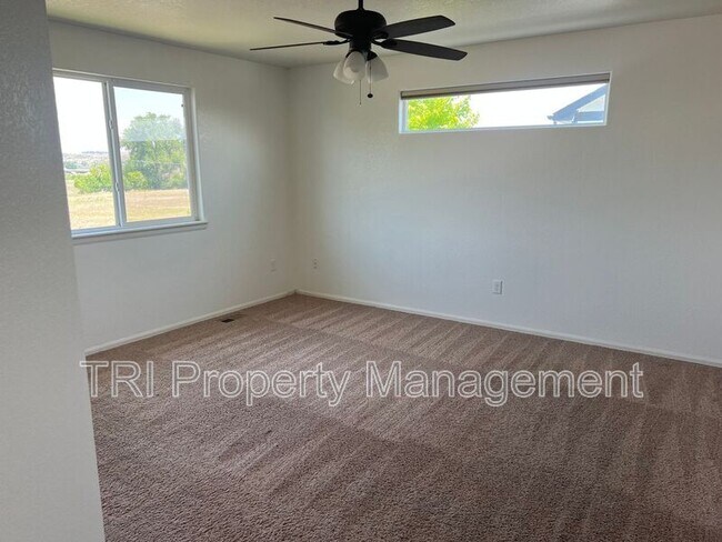 Building Photo - 301 W Cottonwood St