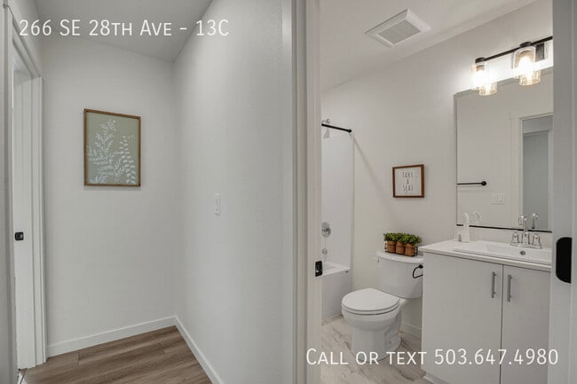Building Photo - 266 SE 28th Ave