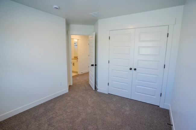 Building Photo - 2722 Blue Dawn Ln
