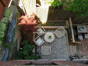 Building Photo - 33 Anderson St