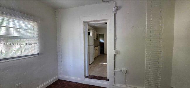 Building Photo - 119 NE 56th St