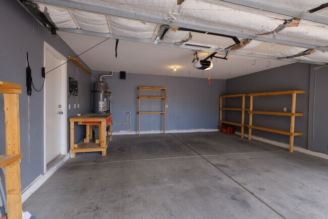 Building Photo - 3 bedroom single family home in Henderson!