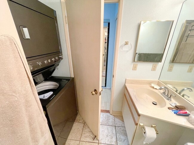 Building Photo - Charming 1BR, 1.5BA Ground Floor Condo – Fully Furnished & Move-In Ready! Seasonal Rental Availab...