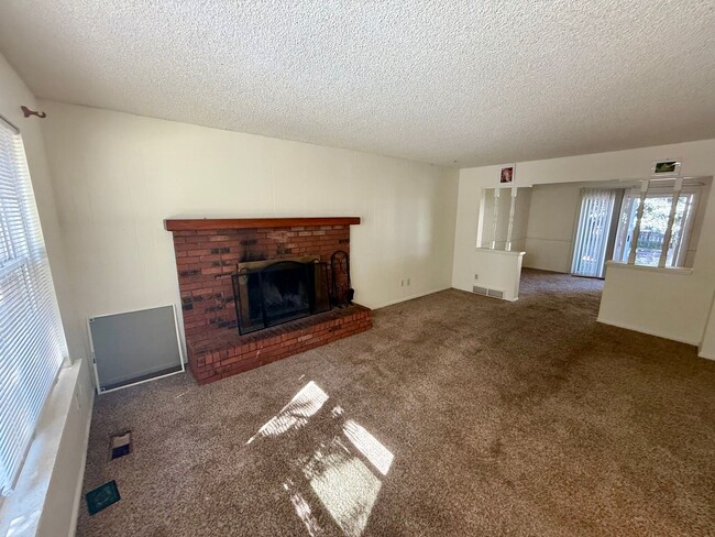 Building Photo - Spacious 4 Bed, 2.5 Bath Home in Fort Collins