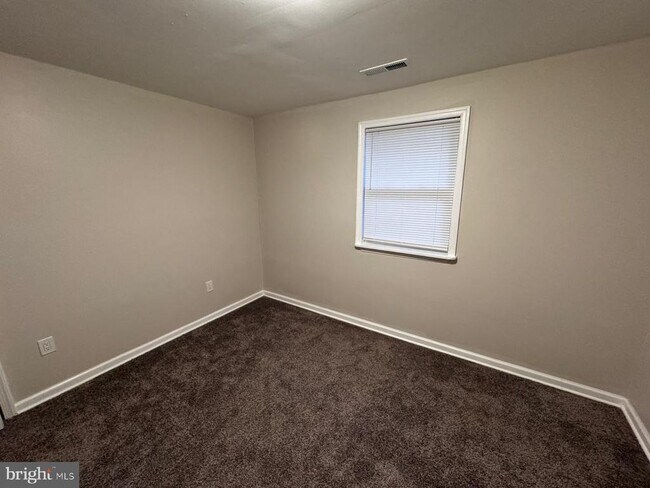 Building Photo - 9114 Oxon Hill Rd