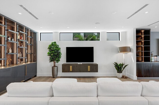 Building Photo - 1957 Harbourview Dr