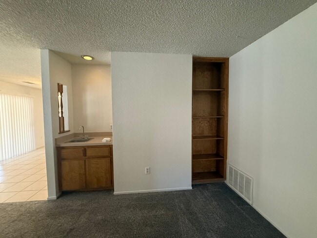Building Photo - Silverlake's Home- 3 Bedrooms, 2 Bathrooms...