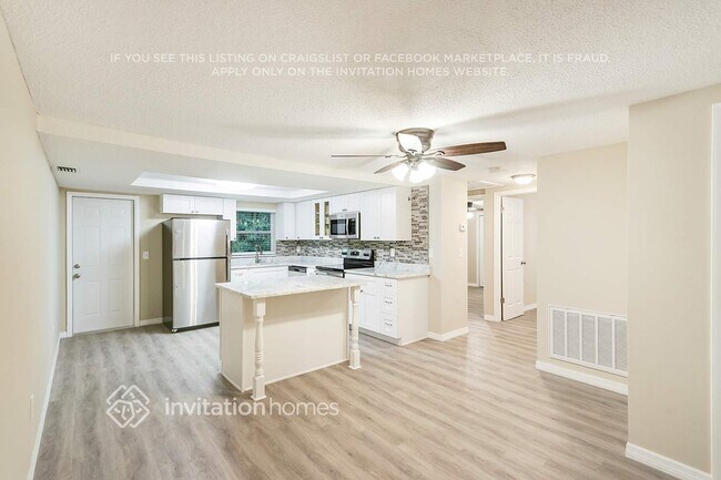 Building Photo - 15740 Sea Pines Dr