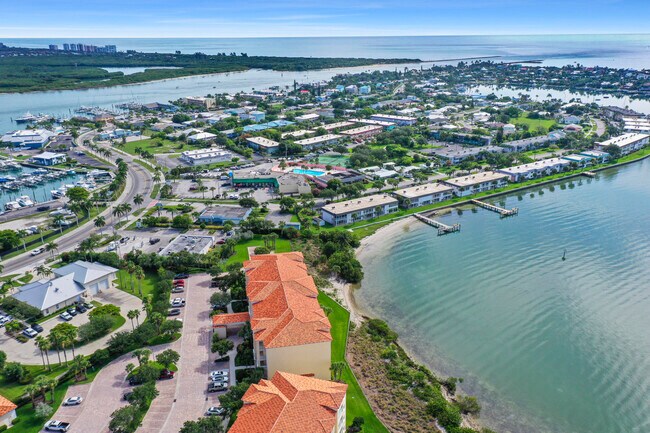 Building Photo - 3 Harbour Isle Dr E