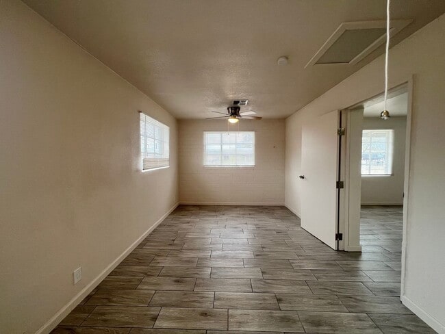 Building Photo - Bright & Comfortable Living in Prime Phoenix Location