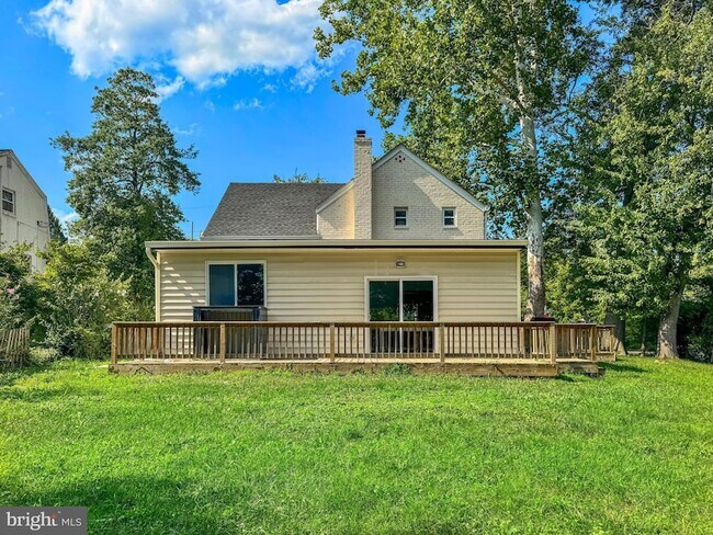 Building Photo - 6621 Hallwood Ave