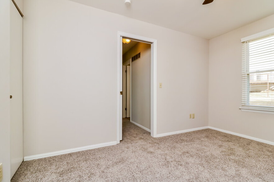 Building Photo - 17 Hollow Tree Ct
