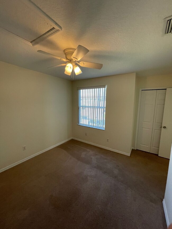 Building Photo - ***All Utilities Included*** 3 bedroom 2 b...