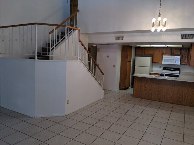 Building Photo - 3 Bedroom 2 Bathroom in Tempe! $1899 a month!